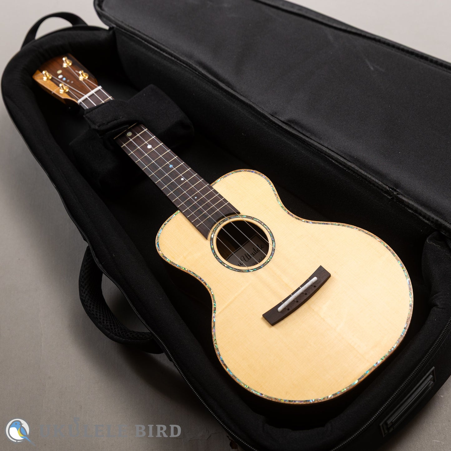 Matsui Ukulele Five-D Laughing Concert