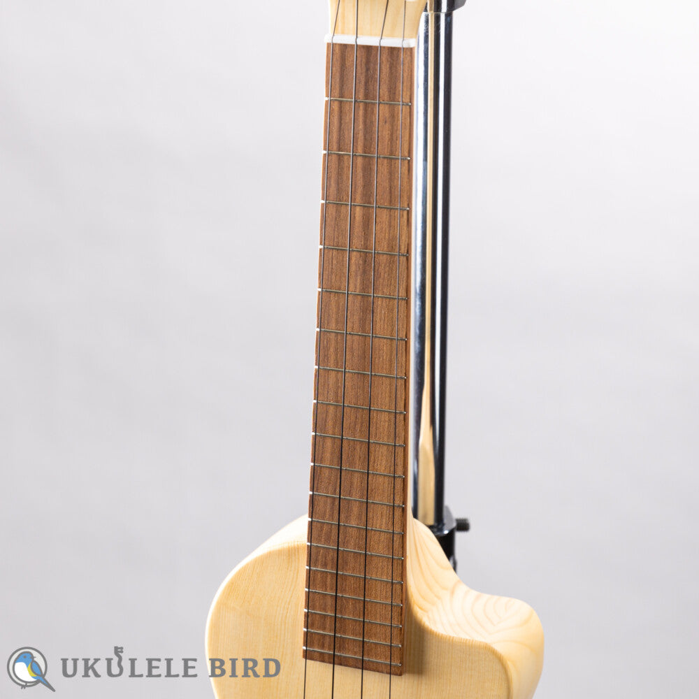Quiam Ezo's Ukulele Throughneck Concert F