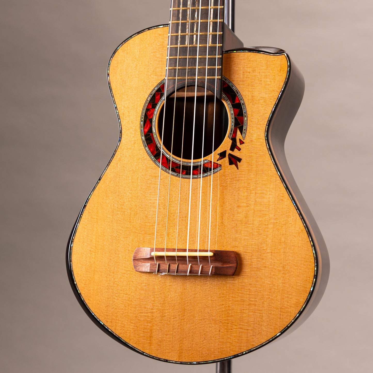 Hozen Green Label Guitalele Red Cedar  Mexican Cocobolo