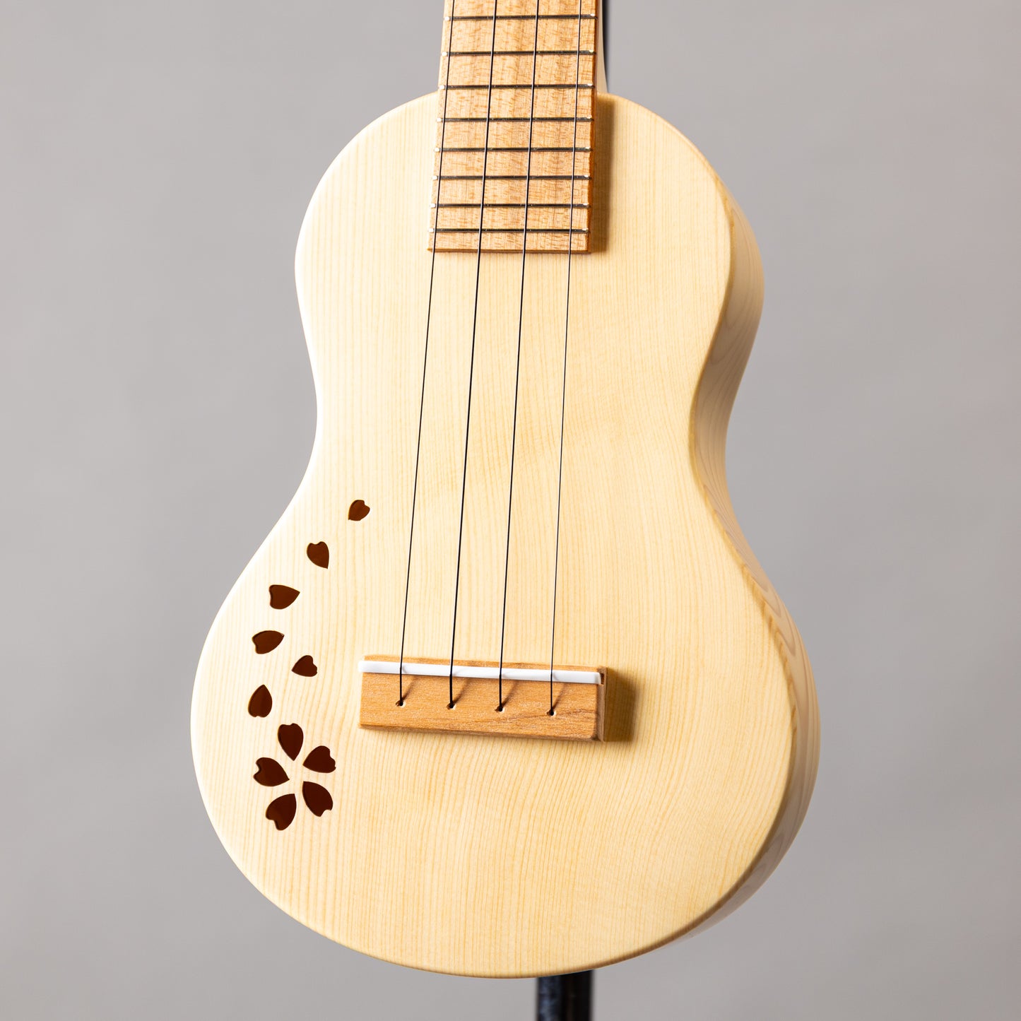 Quiam Ezo’s Ukulele Through neck Soprano さくら
