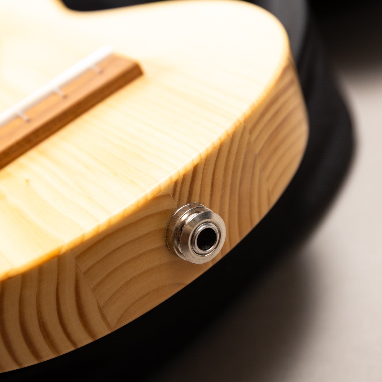 Quiam Ezo’s Ukulele Through neck Soprano LongEX
